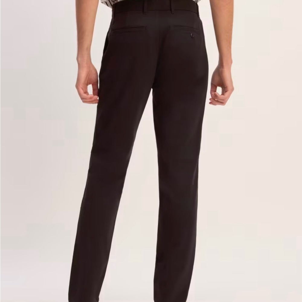 Everlane Men’s Performance Chinos Slim Fit. Size 30x28
Great condition